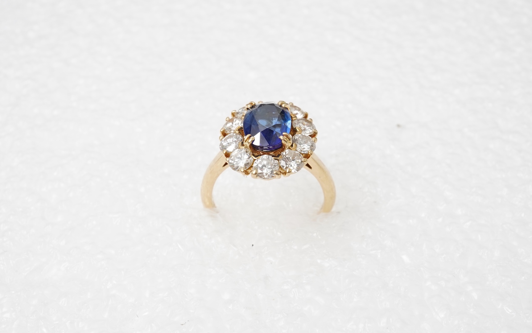 Monture Mauboussin, a sapphire and diamond cluster ring